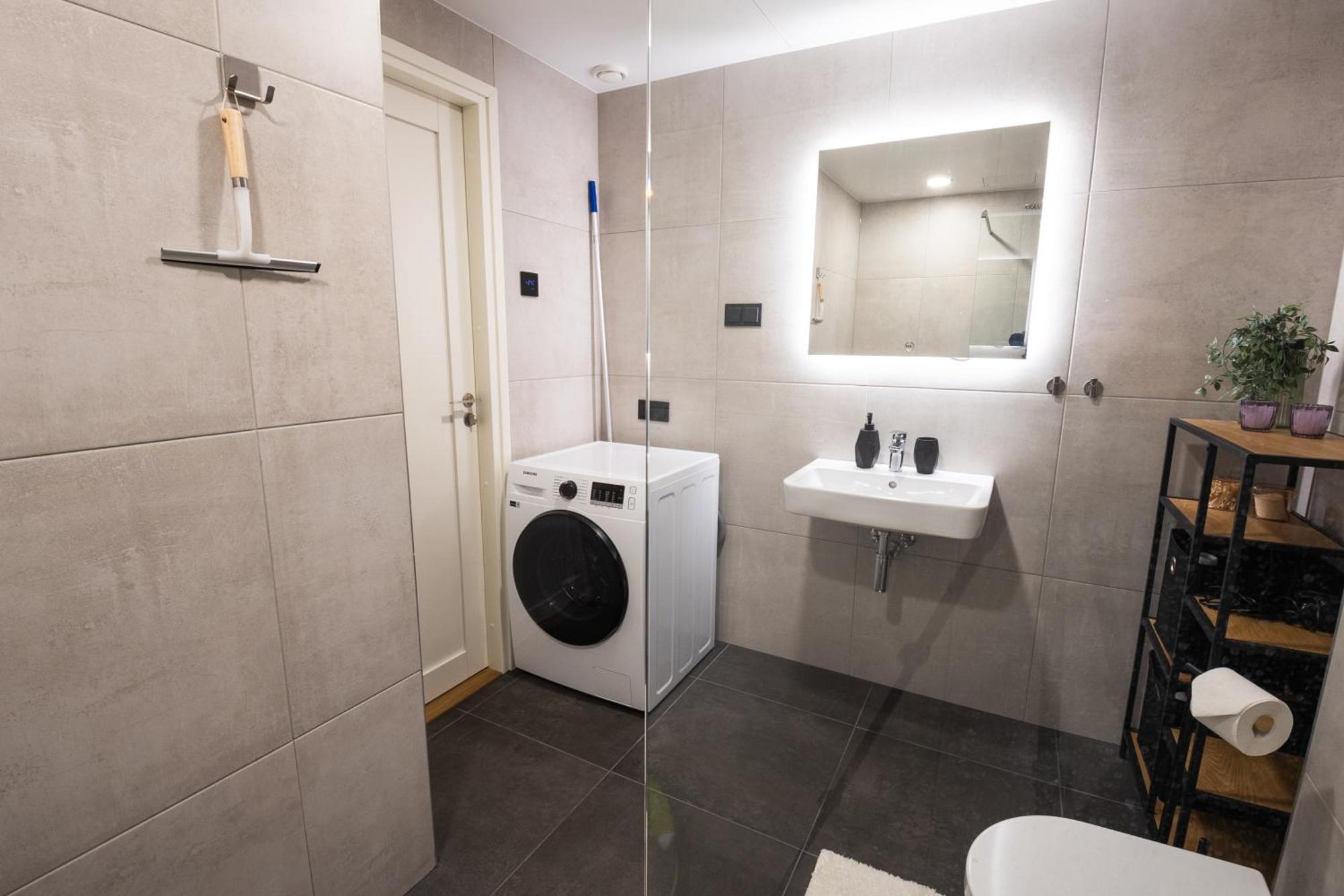 R64 Premium Apartments Tartu Esterno foto
